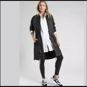 Athleta Jacket Summit Insulated Parka, Black Medium Athleisure Layering Workout